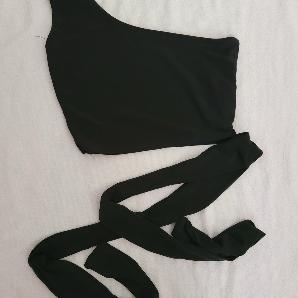 Black One-Shoulder Crop Top